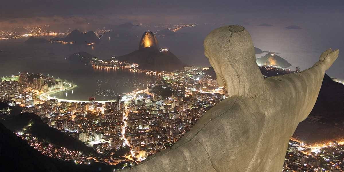 The statue of Corcovado at night