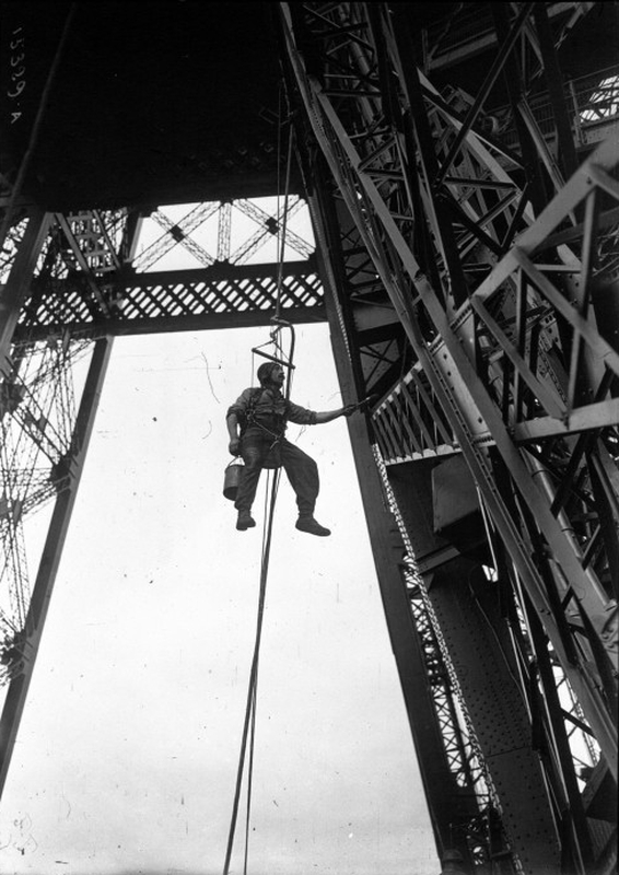 Painter working on the Eiffel Tower