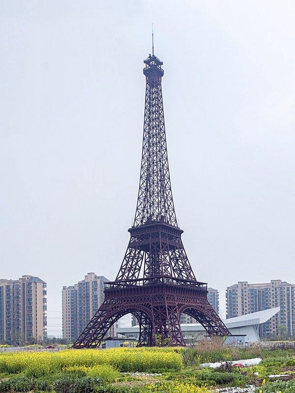 Sphinx, Eiffel Tower among China's monumental reproductions