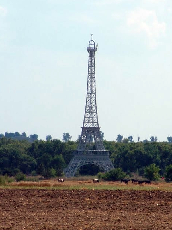 tour eiffel made in romania