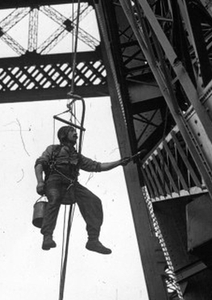 Painter working on the Eiffel Tower