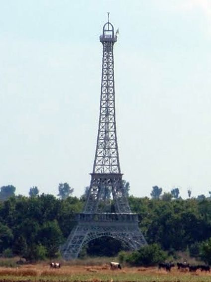 tour eiffel made in romania