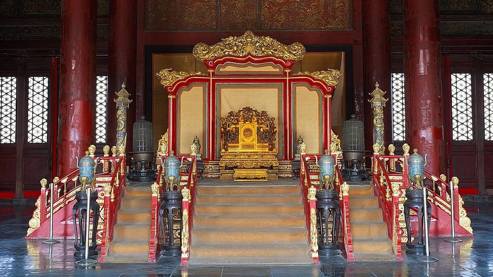 Thrones of the palace of heavenly purity