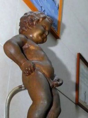 Manneken Pis of Poitiers