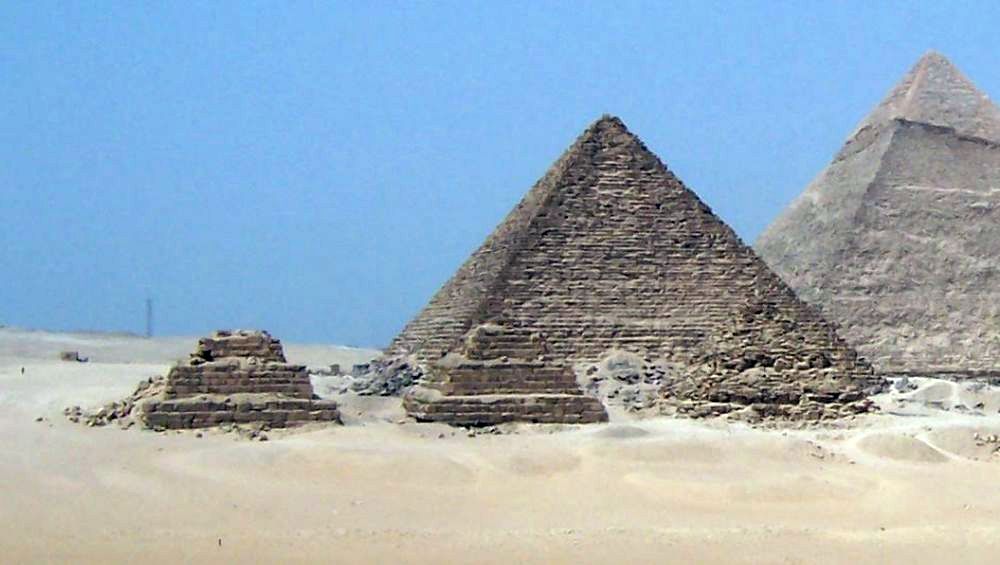 Annex Pyramids of Menkaure (click to enlarge)