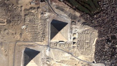 Aerial view of the pyramid of Khufu (click to enlarge)