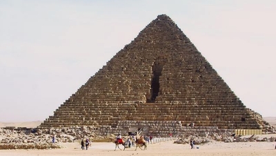 Nick of the Pyramid of Menkaure (click to enlarge)