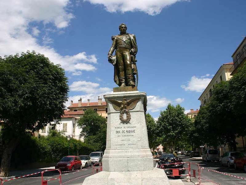 Statue of Arrighi de Casanova