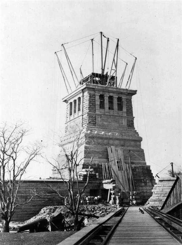 Assembly of the statue