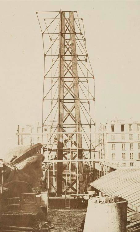 Structure of the statue in Paris