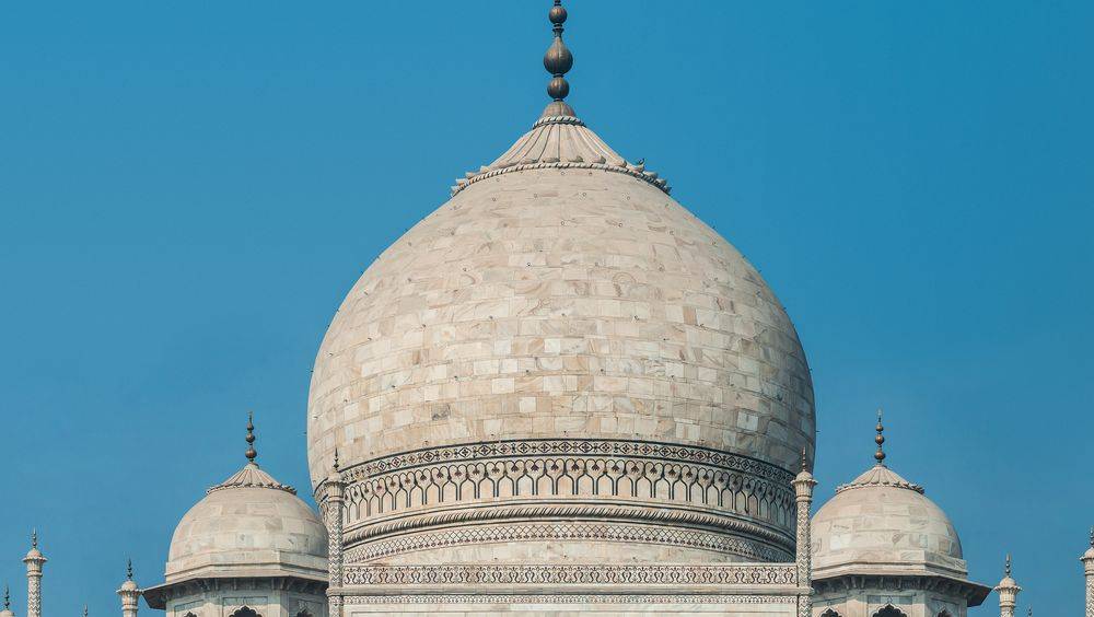 The bulbous dome of Taj Mahal