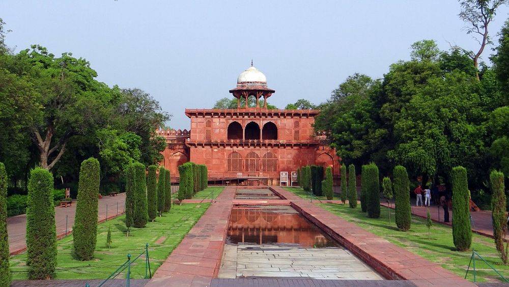 Exterior of the Taj Mahal Museum