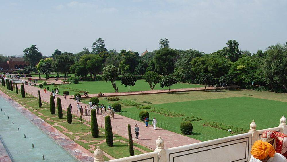 The gardens of the Taj Mahal