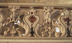 Upper decoration of the railing inside the Taj Mahal