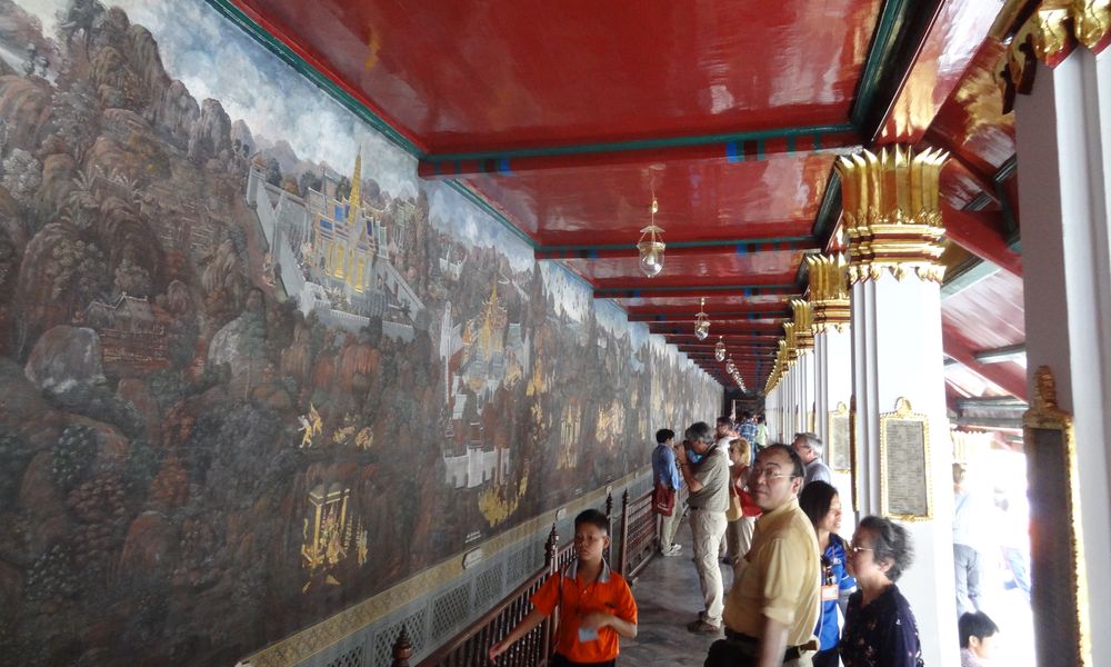 Paintings telling the Ramakian
