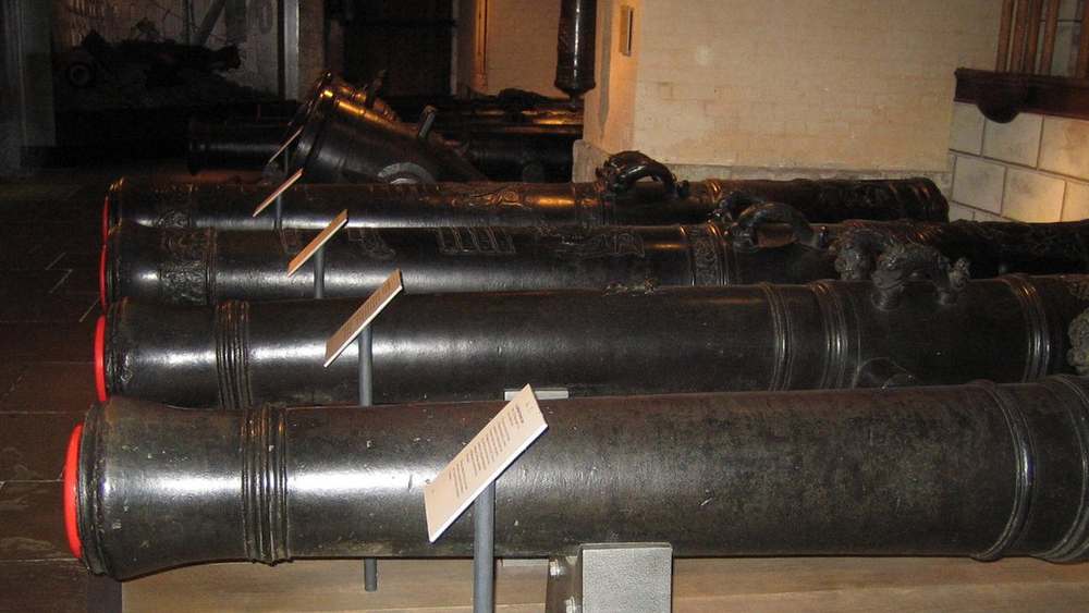 Cannons and mortars